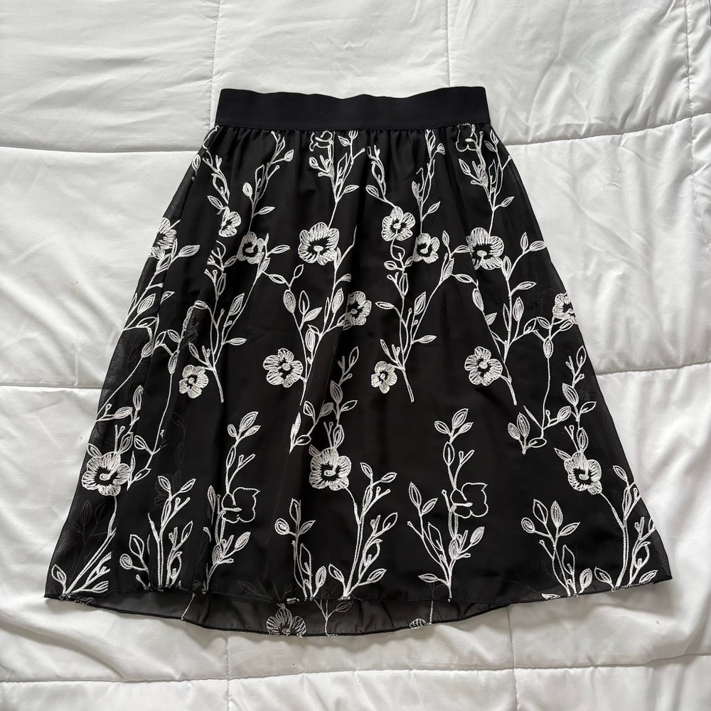 Metrowear Midi Skirt Womens Medium Black Floral Embroidered Grunge Whimsigoth